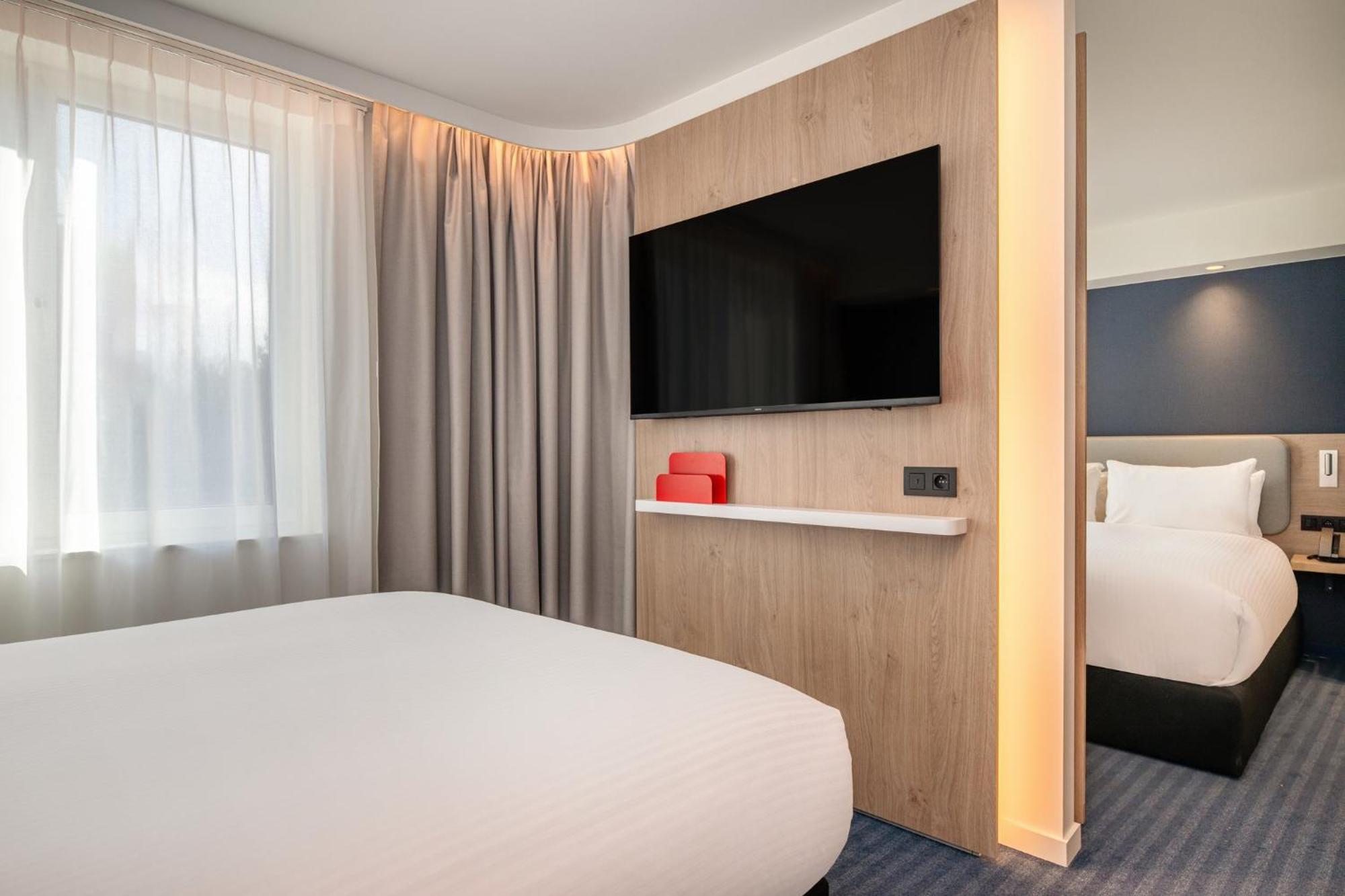 Holiday Inn Express & Suites Ghent By Ihg Екстериор снимка