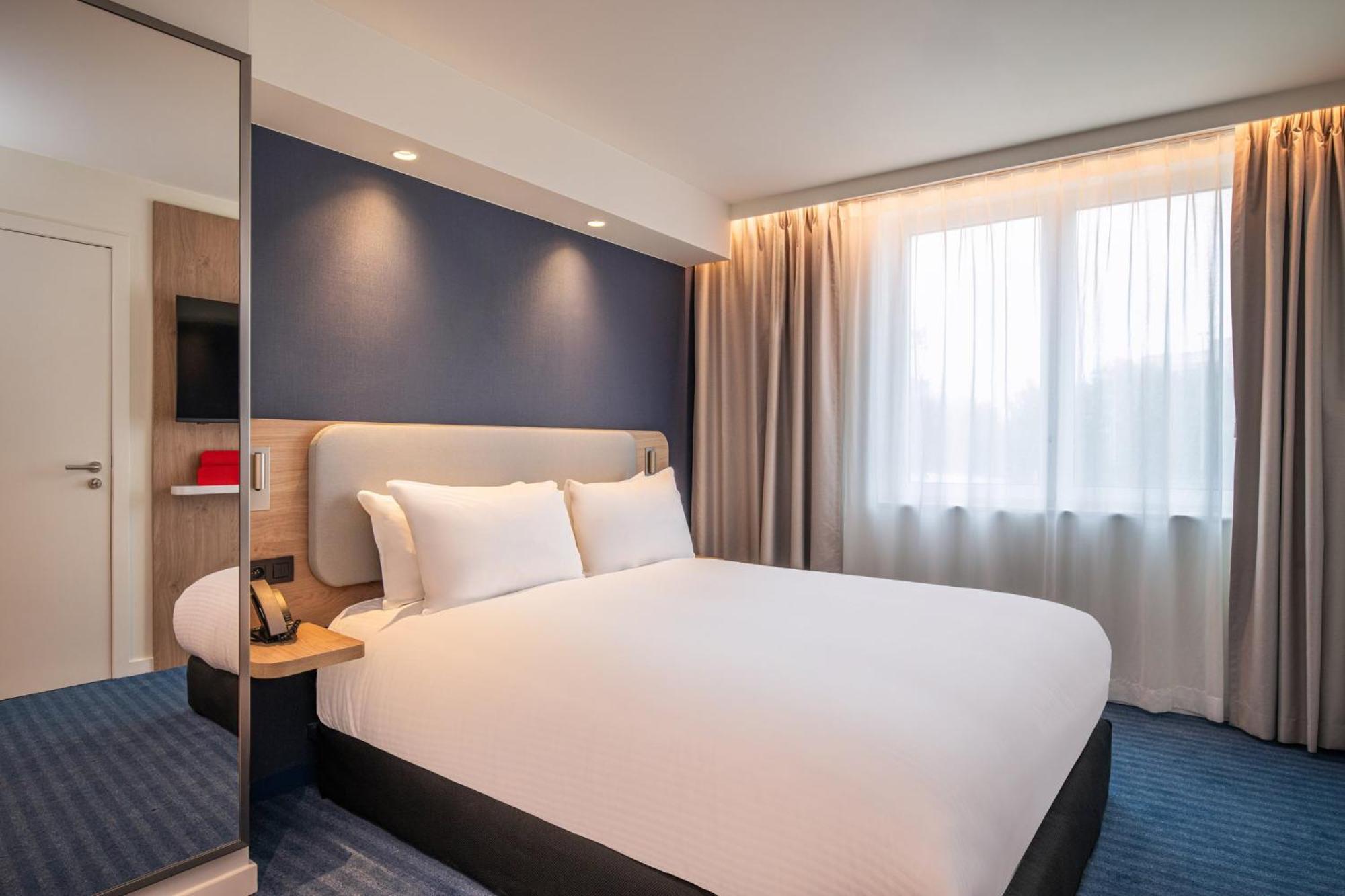 Holiday Inn Express & Suites Ghent By Ihg Екстериор снимка