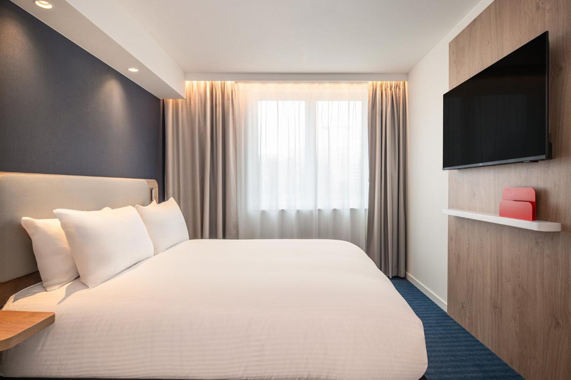 Holiday Inn Express & Suites Ghent By Ihg Екстериор снимка