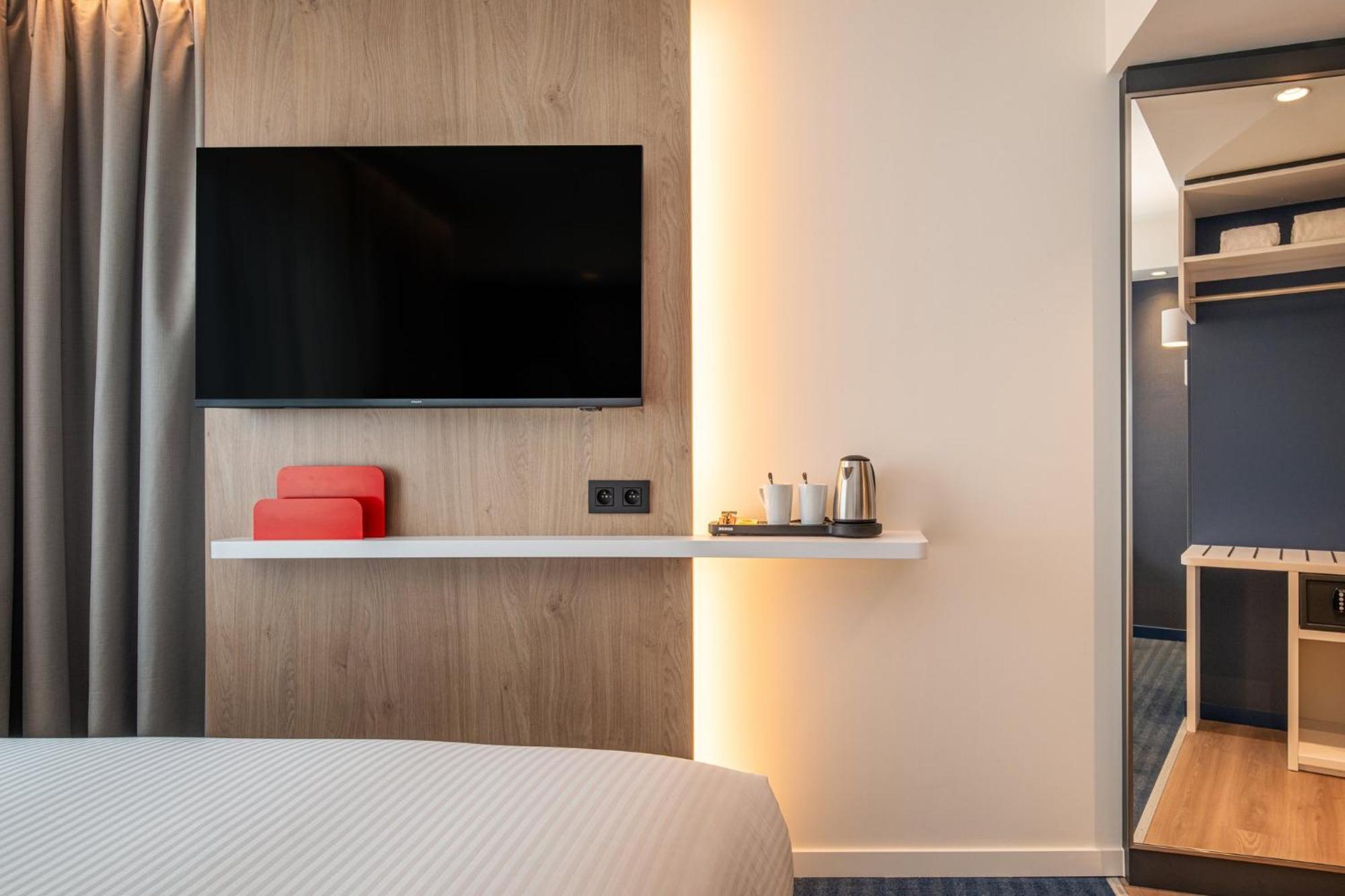 Holiday Inn Express & Suites Ghent By Ihg Екстериор снимка