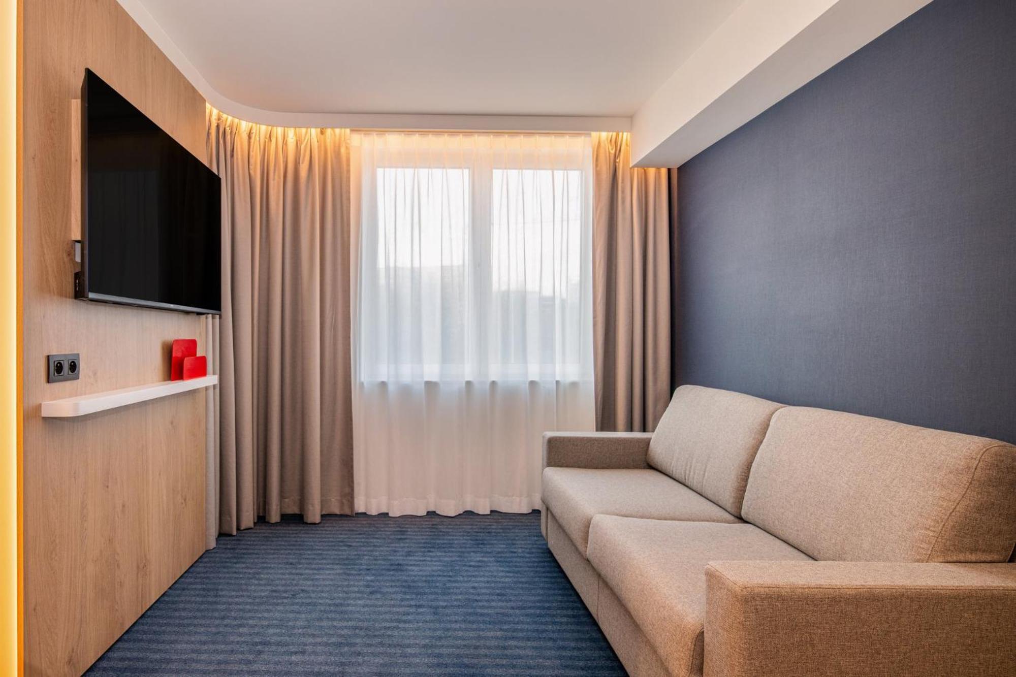 Holiday Inn Express & Suites Ghent By Ihg Екстериор снимка