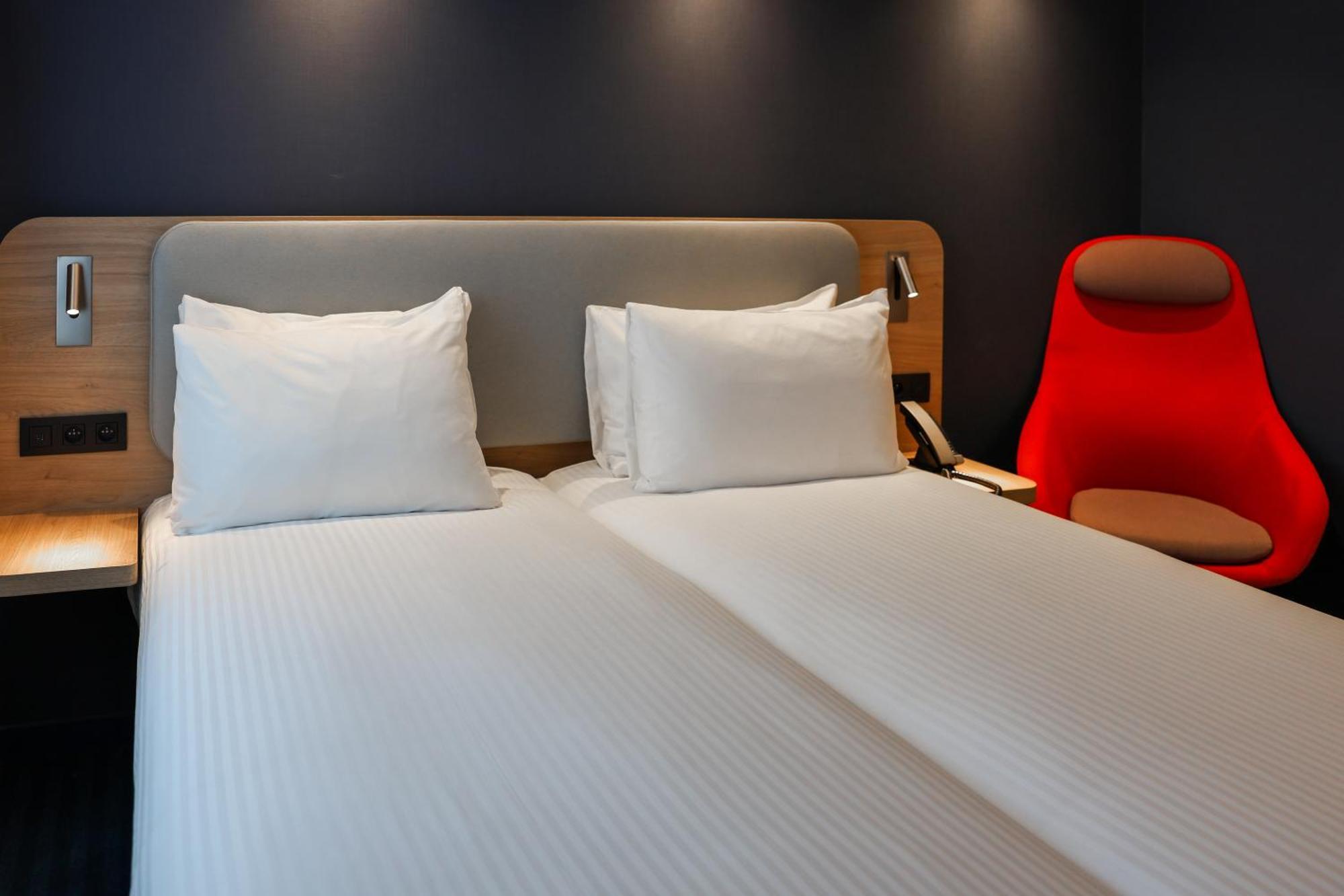 Holiday Inn Express & Suites Ghent By Ihg Екстериор снимка